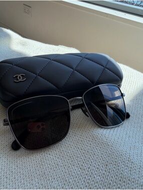 CHANEL Black Cat eye Metal-Frame Sunglasses with Sunglasses Case -NEW